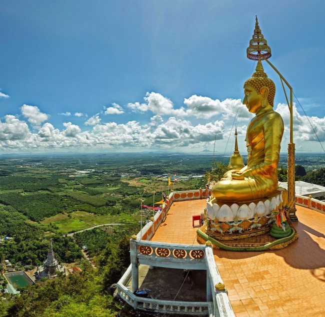 Chùa Wat Tham Sua Krabi với bức tượng Phật cao 278m